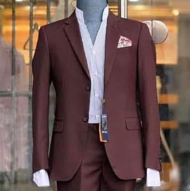 Costume ordinaire (simple) la veste et le pantalon