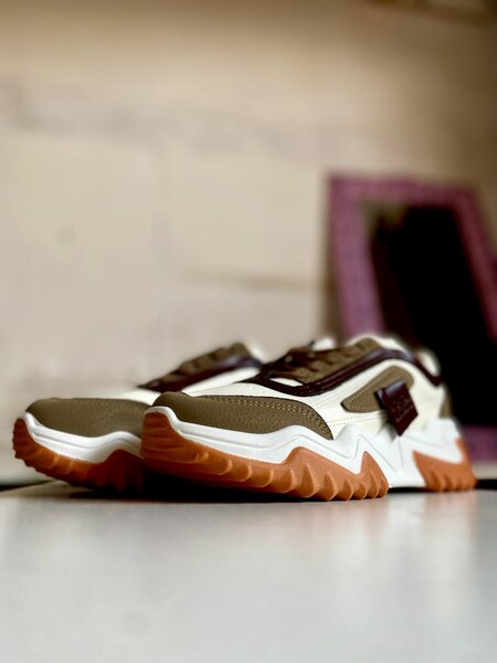 Ladies sneakers