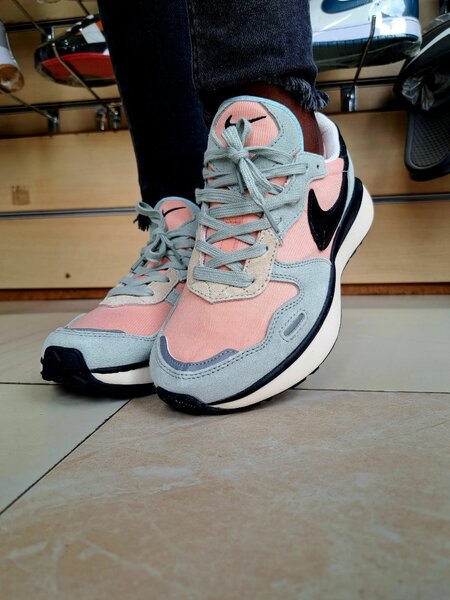 Neat sneakers