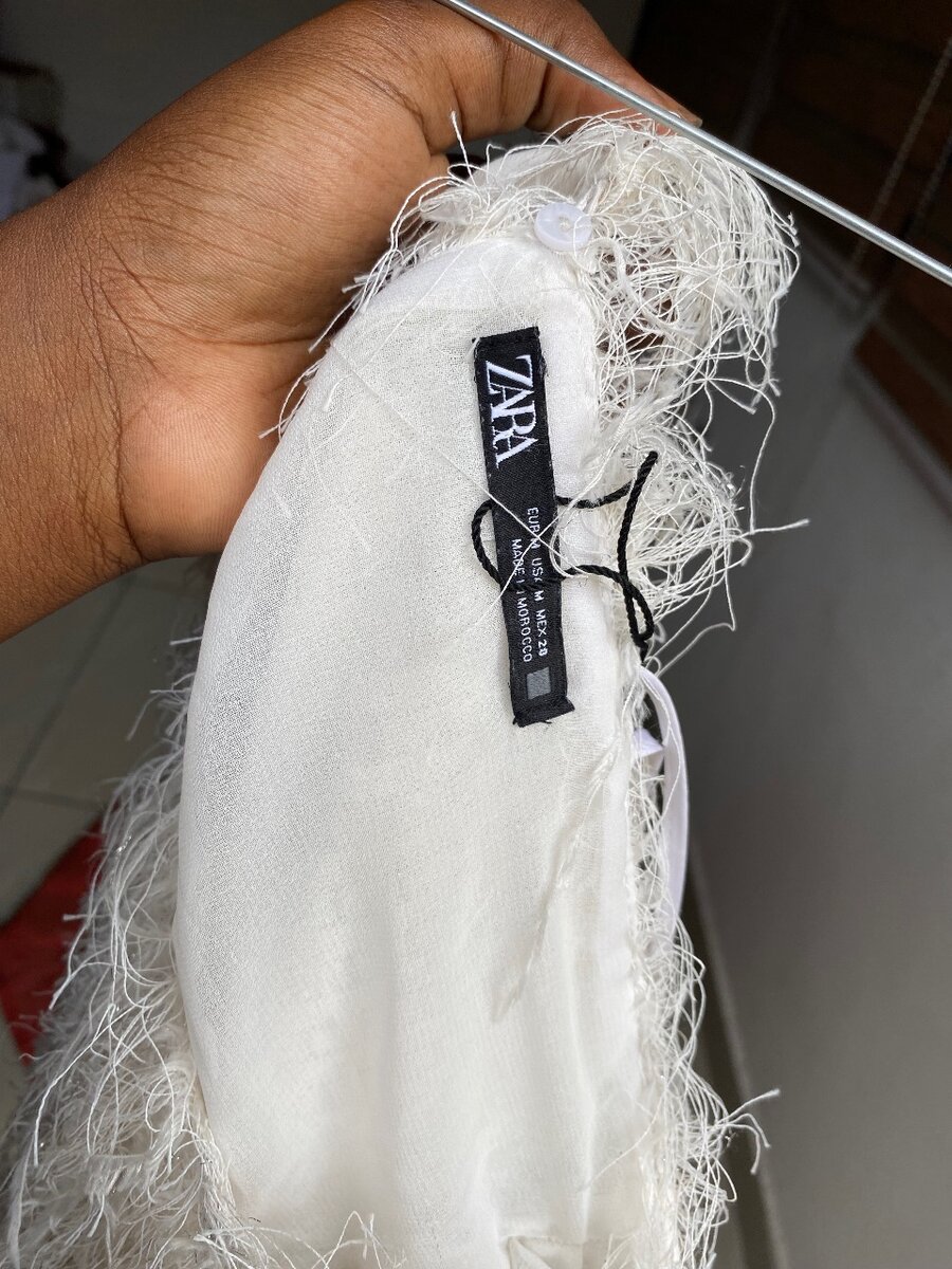 Robe blanche froufrou
