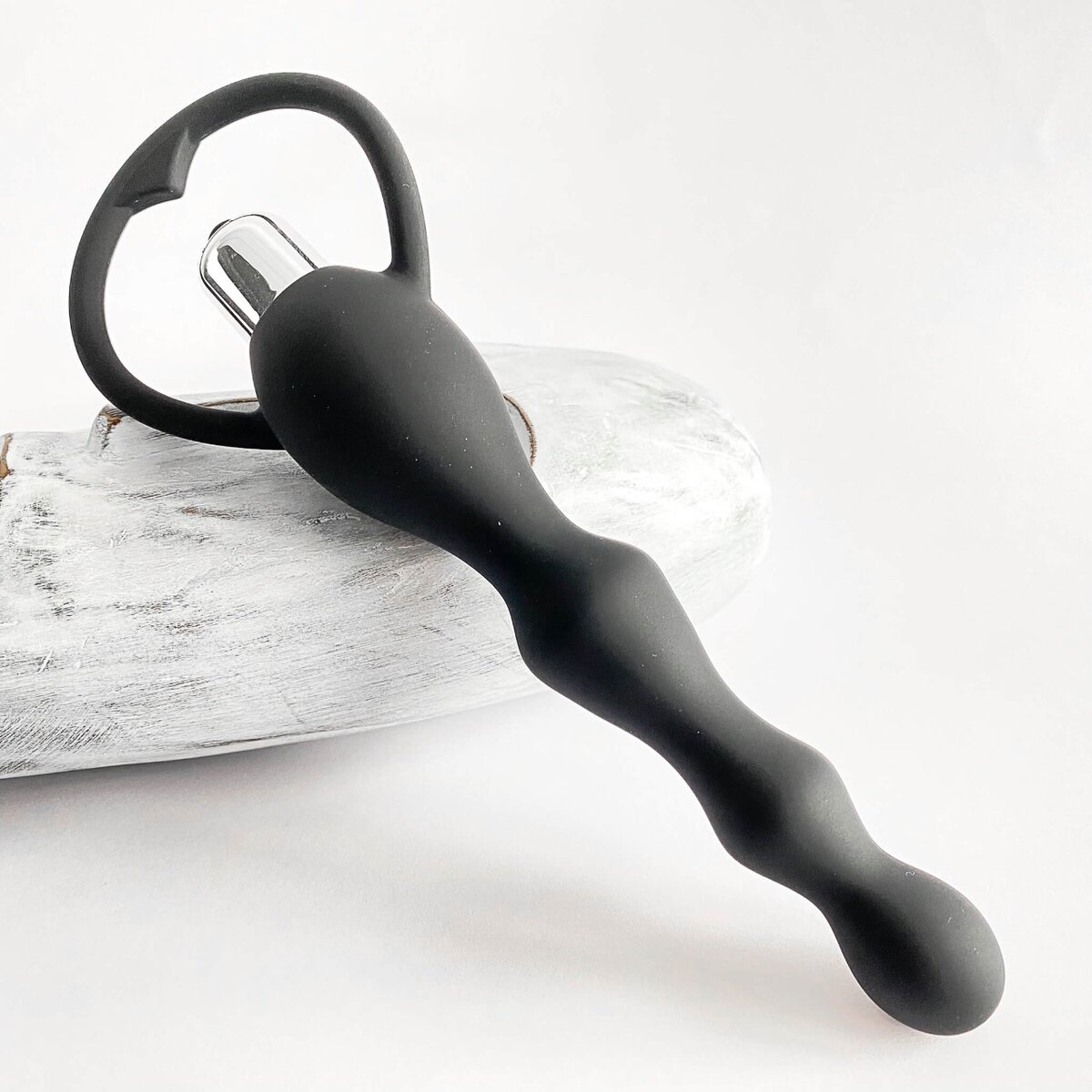 Vibrating butt plug