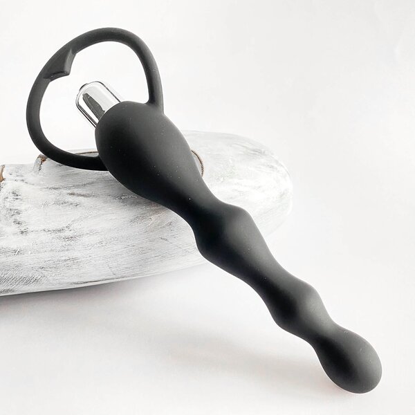 Vibrating butt plug