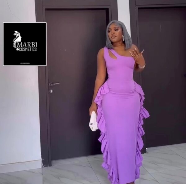 Robe asymétrique violette élégante