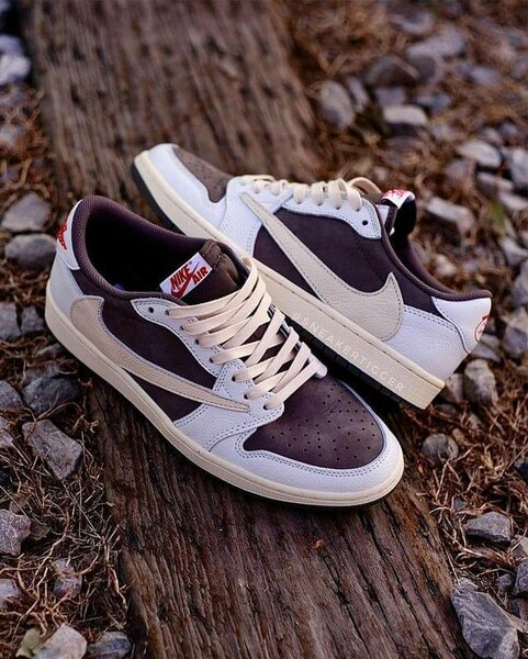 NIKE AIR