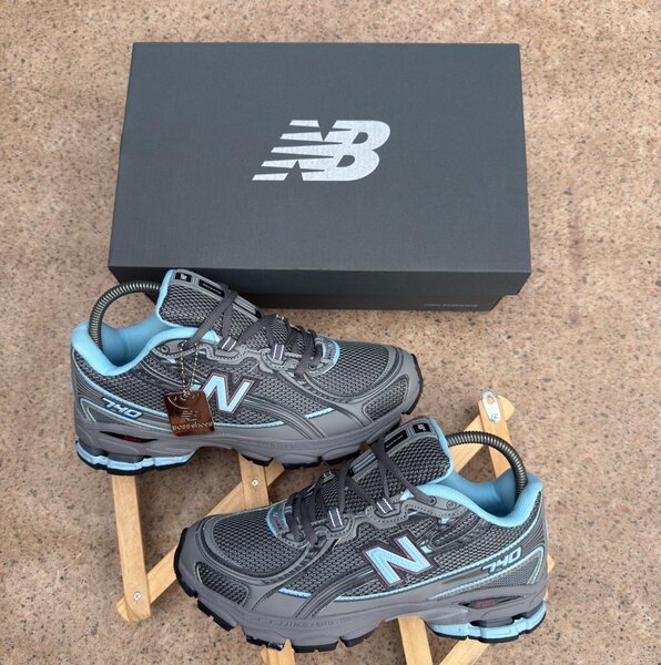 NEW BALANCE 740
