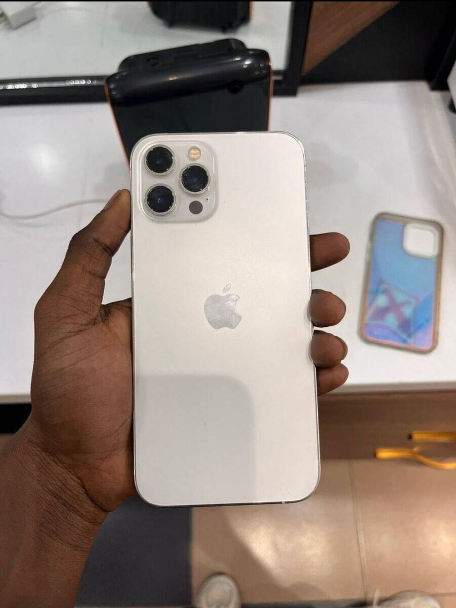 ROGGER IPHONES