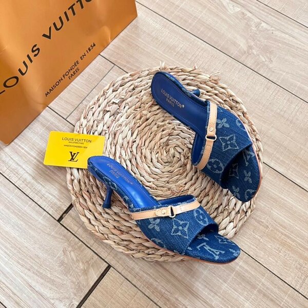 Ladies Kitten heel
