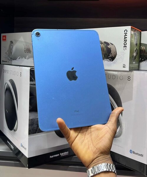 Used iPad 1ogeneration 64gb WiFi cellular available now