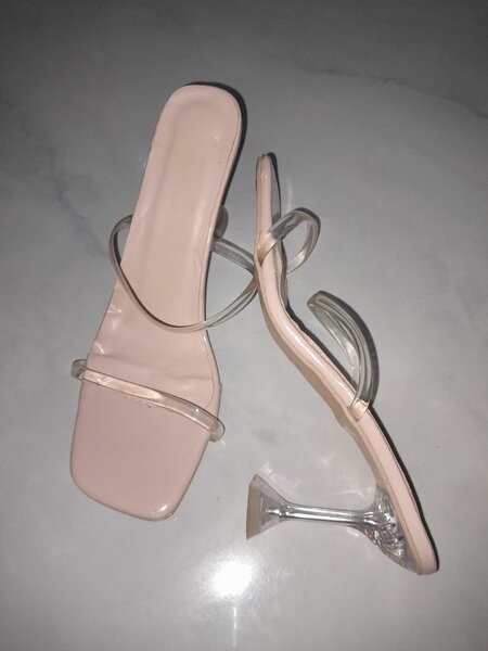 WOMEN'S SHOES