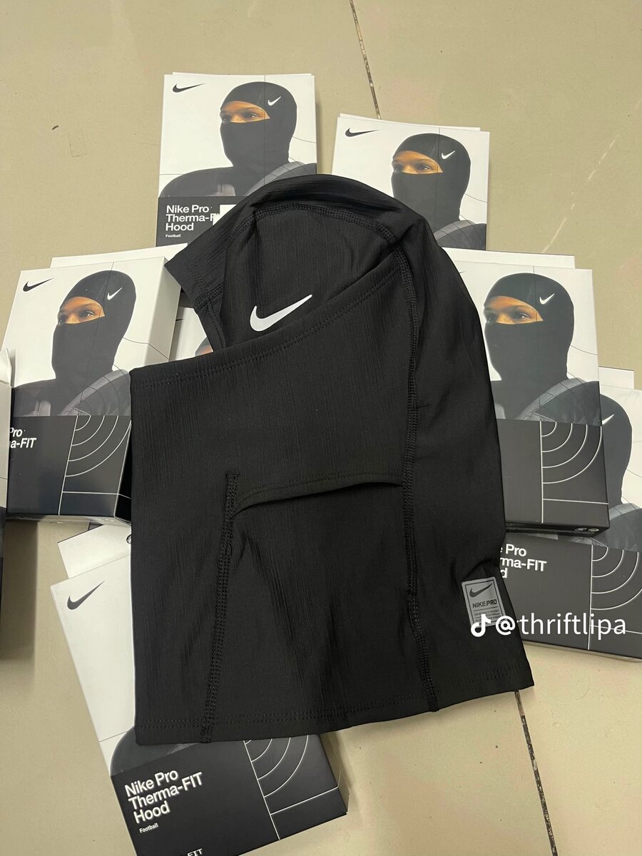 Nike Pro Therma-FIT Hood