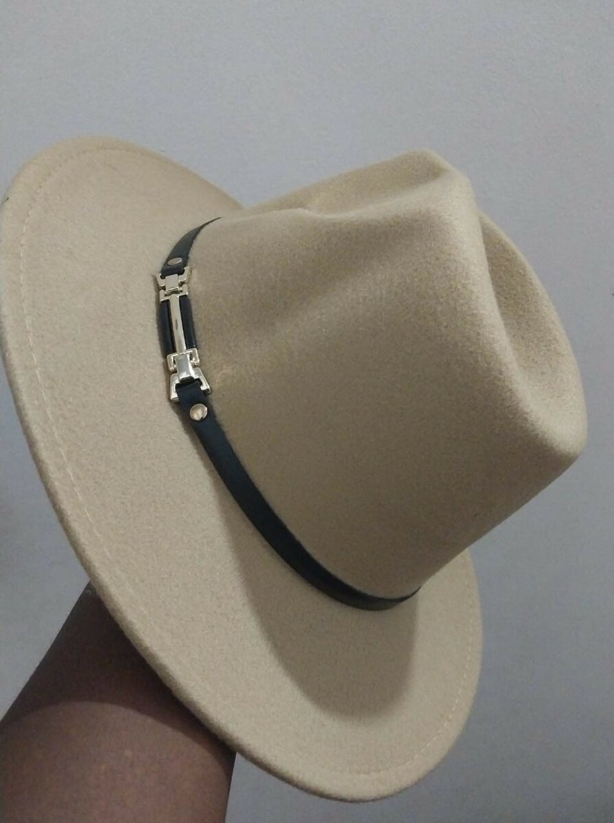 Chapeaux