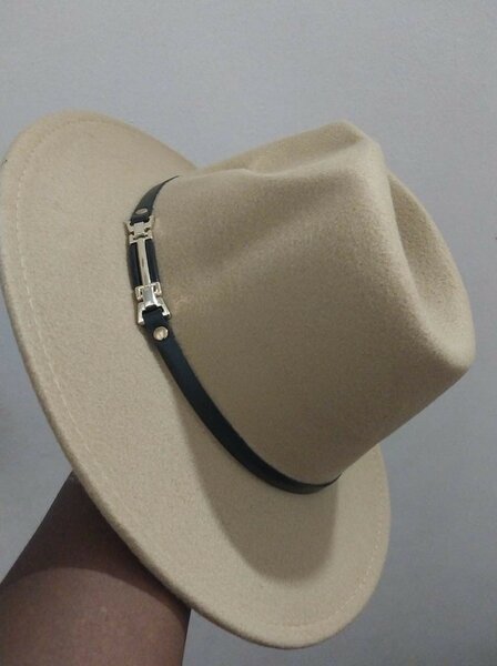 Chapeaux