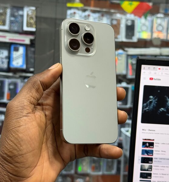 iPhone 15 pro 128 Giga