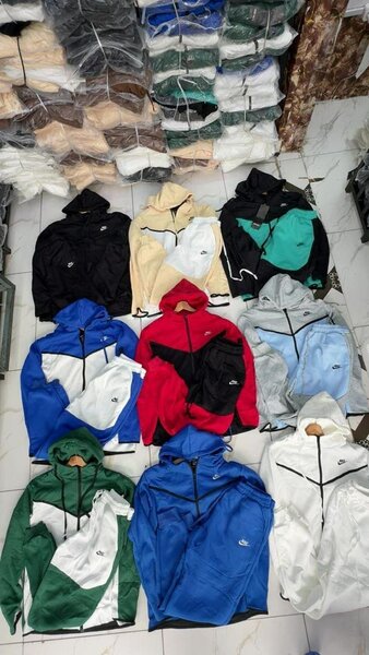 Ensemble de survêtements colorés