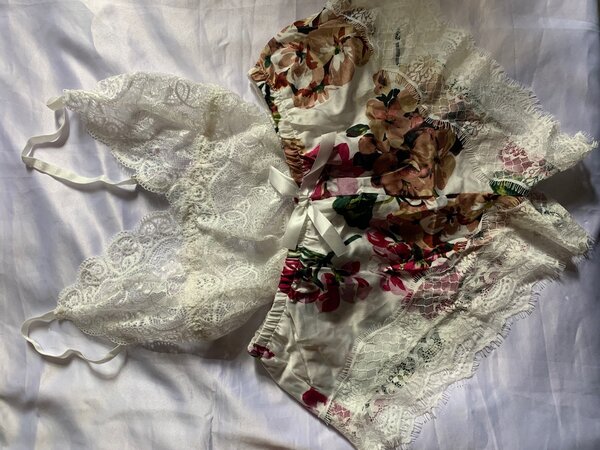 Ensemble lingerie dentelle fleurie