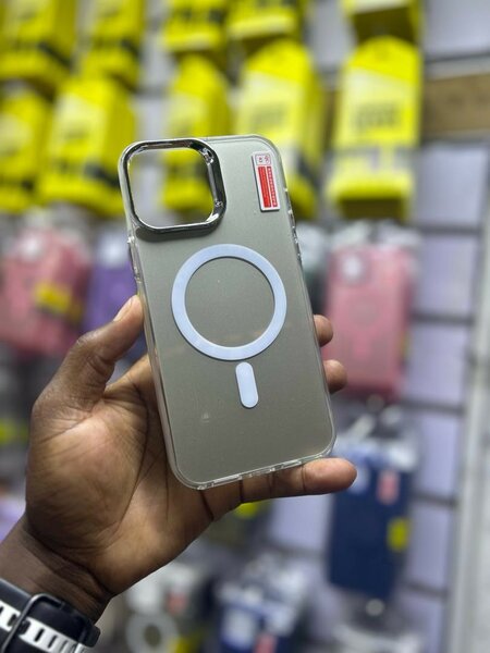 iPhone MagSafe