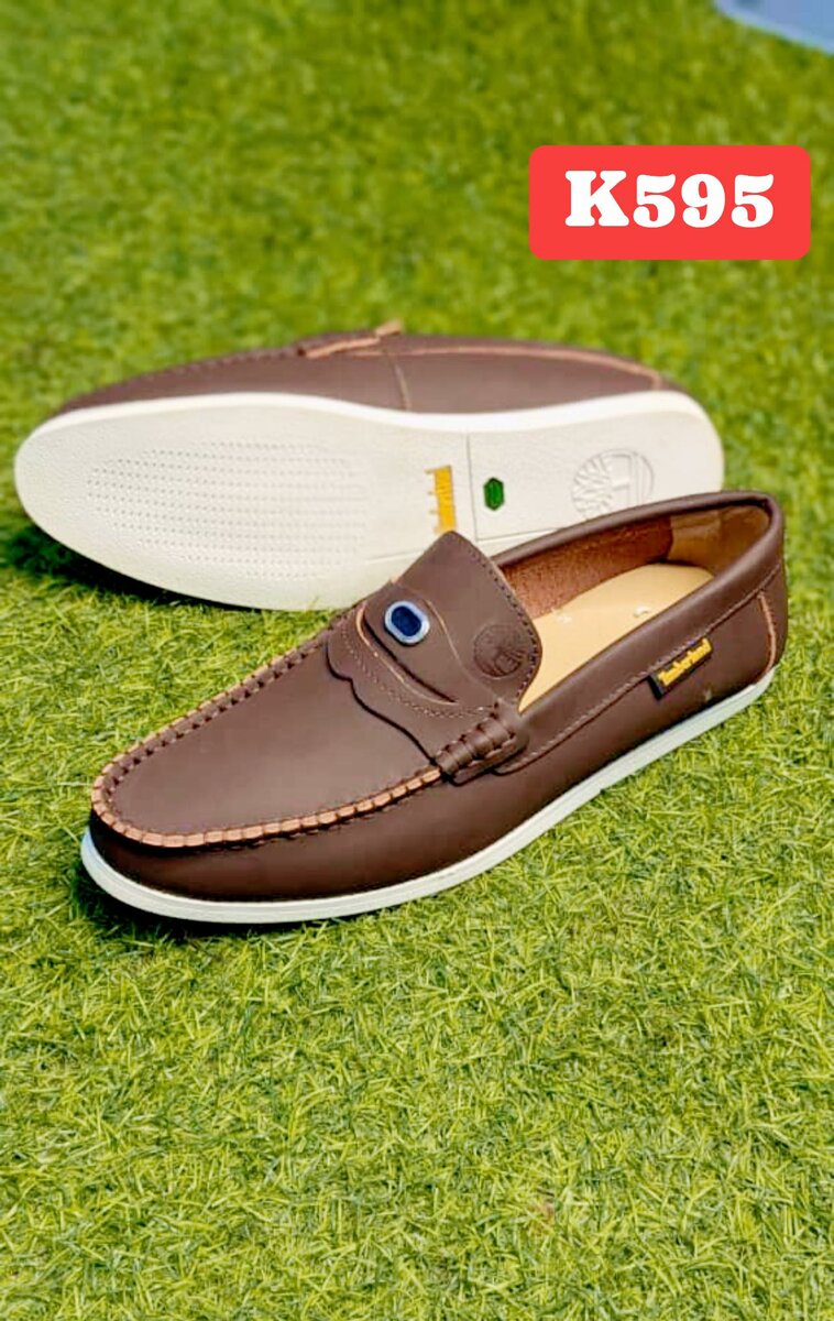 Chaussures en cuir synthétique