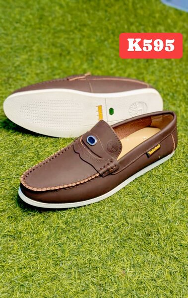Chaussures en cuir synthétique