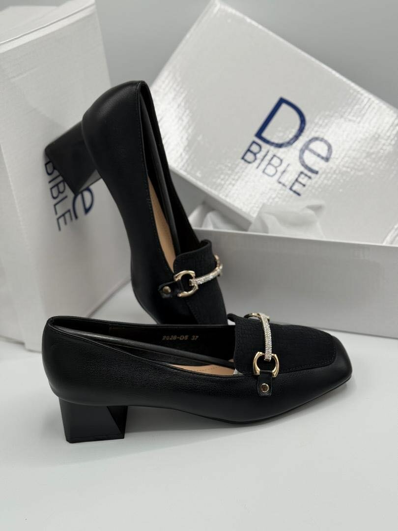Flat heels