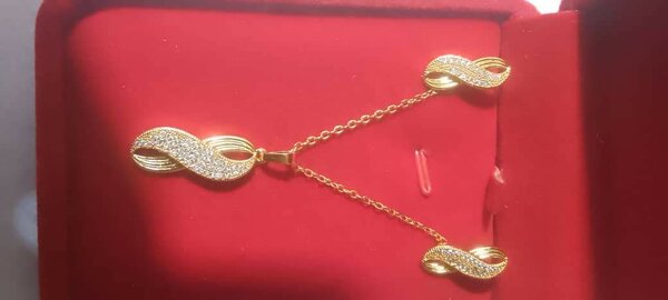 Elegant Gold Jewelry Set