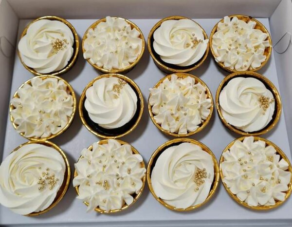 12 Cupcakes