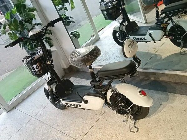 Scooter électrique moderne