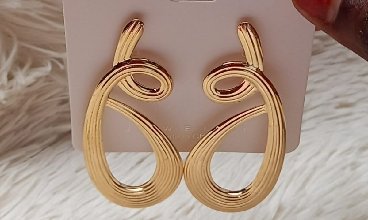 Boucles d'oreilles dorées chic