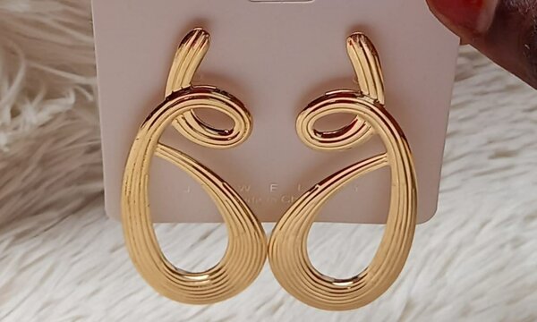 Boucles d'oreilles dorées chic