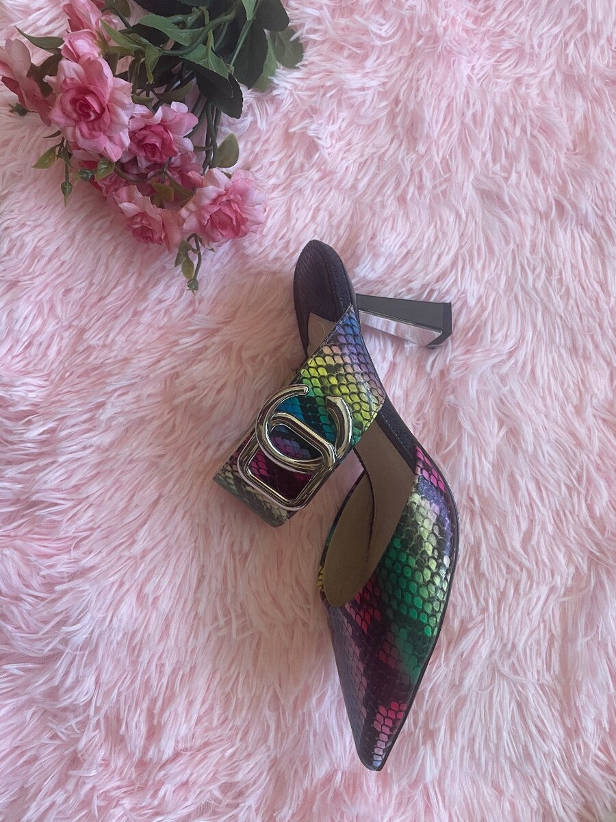 Half heeled shoe