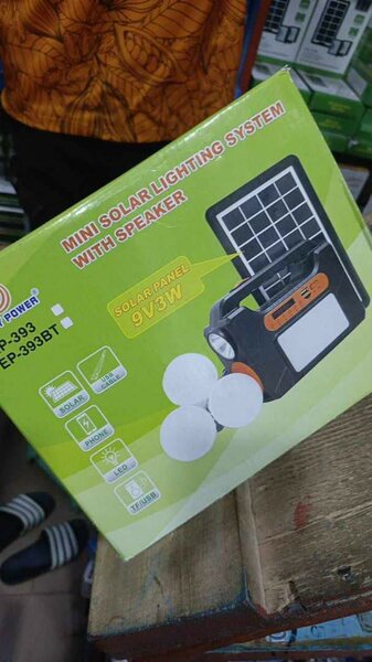 Kit solaire pour lumière 3 ampoules et musique