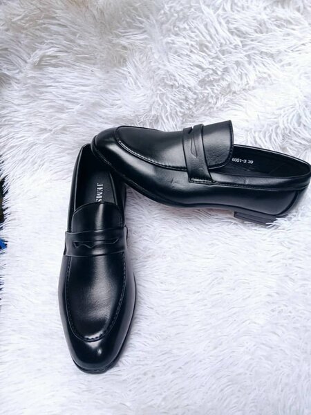 Chaussures habillées en cuir noir