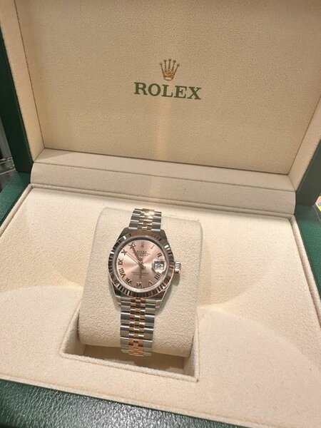 WRIST WATCH