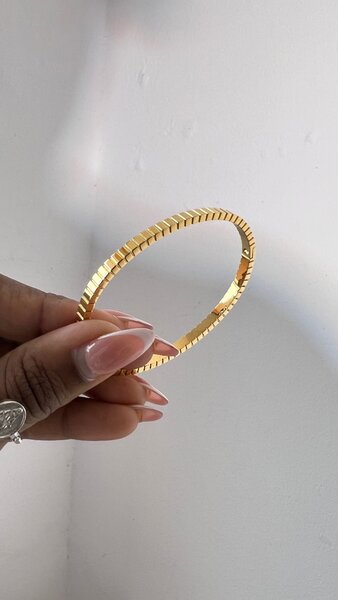 Bracelet en acier doré élégant