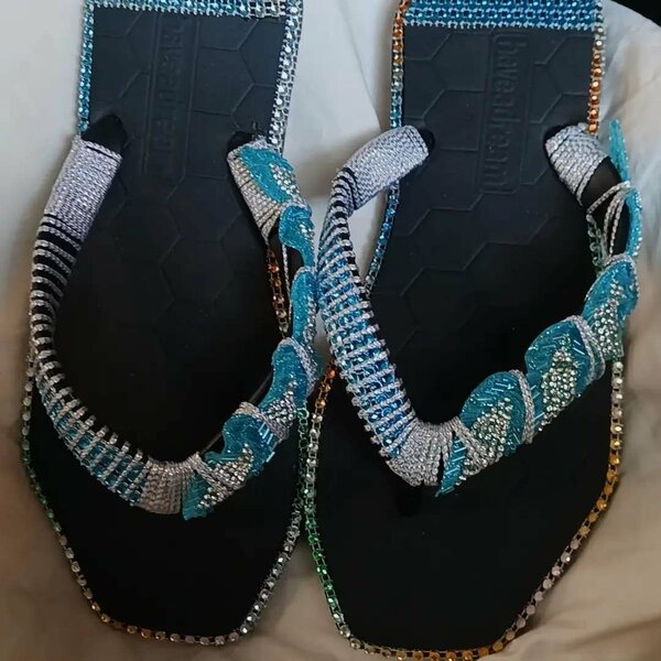 Weaving slippers