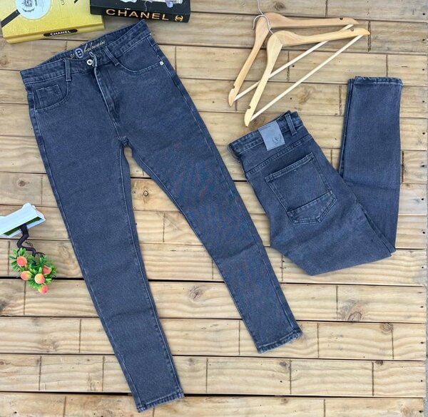 AUTHENTIC JEANS