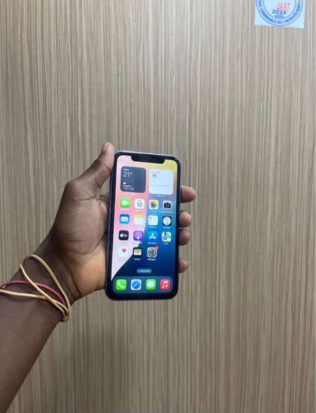 iPhone 11 -
