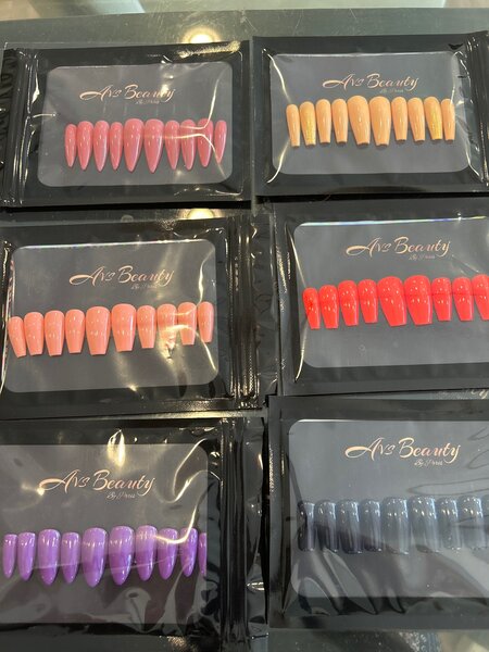 Press on nails