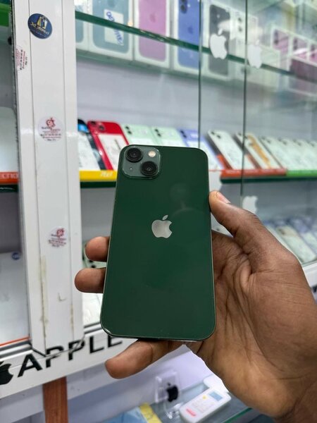 iPhone 13 simple