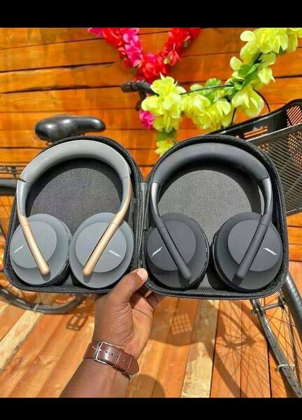 Bose Noise Cancelling Headphones 700