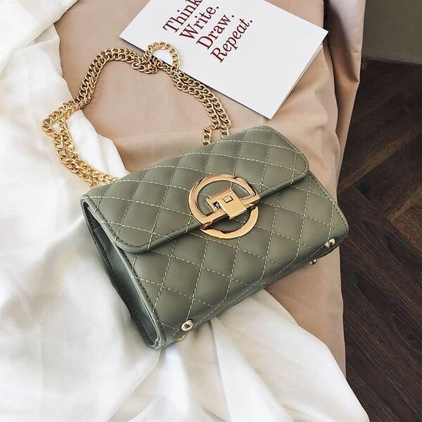 Stylish women's handbag