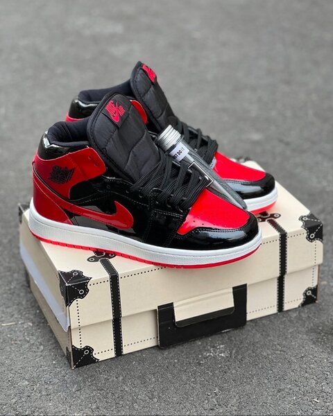 AIR JORDAN 1