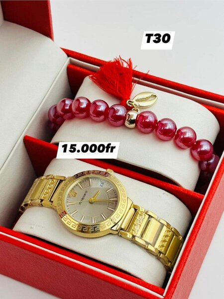 Ensemble de boîte rouge montre avec bracelet rouge