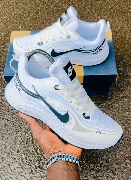 Chaussures Nike blanche