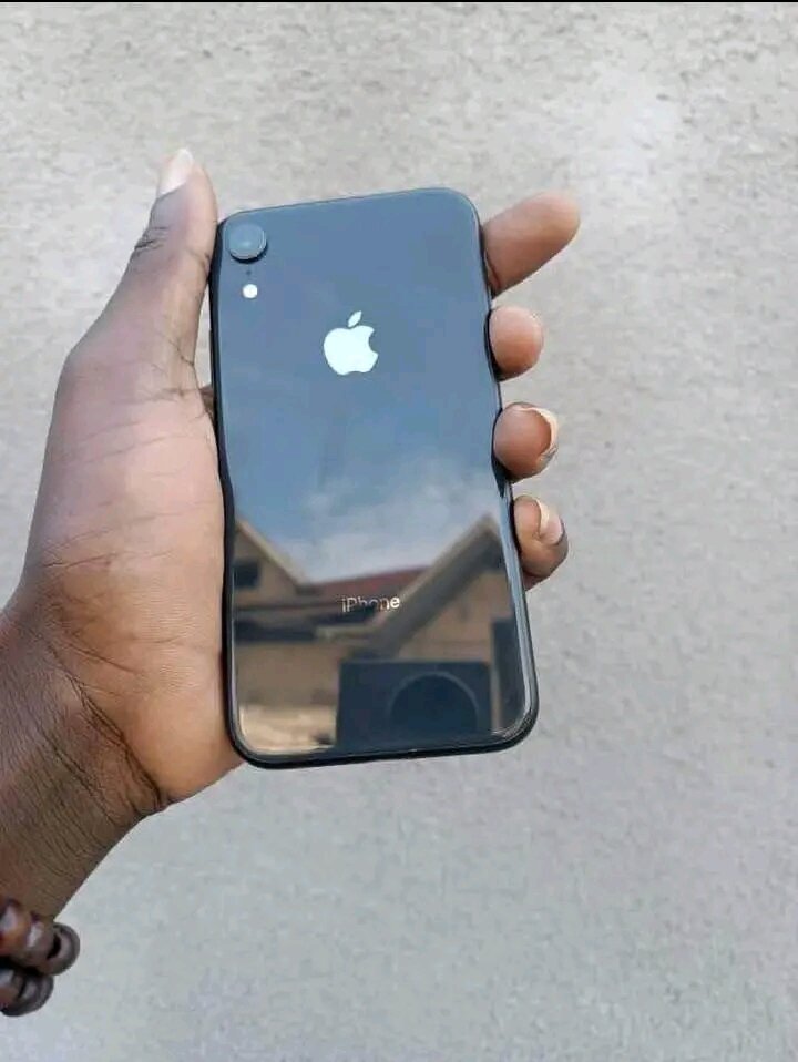 iPhone noir élégant et moderne