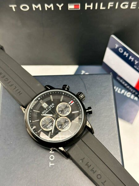 Montre Hilfiger noire