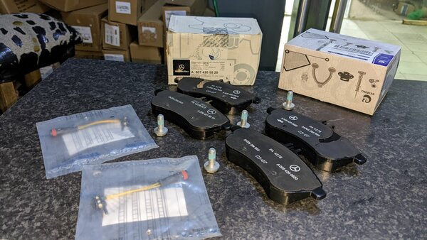 Front Brake Pads BENZ C200 W204 & S204 2015