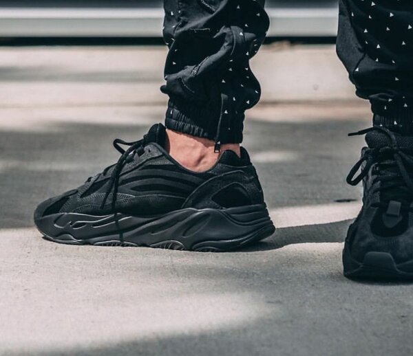 Sneakers Boost Noirs Unisex