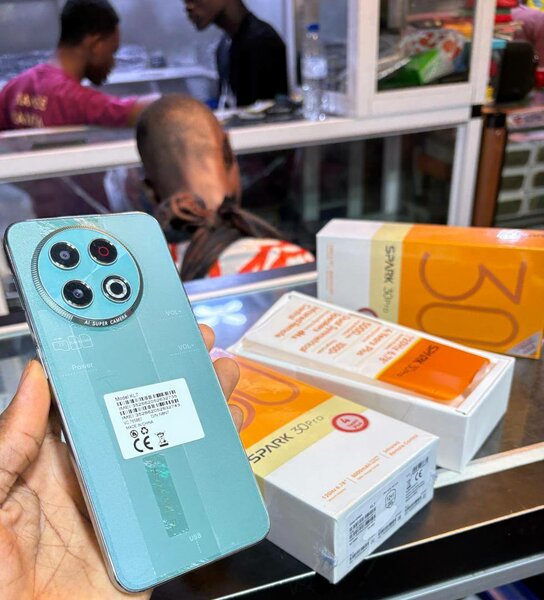 TECNO SPARK 30 PRO 512GB 16GB RAM PREMIÈRE COPIE CONFORME