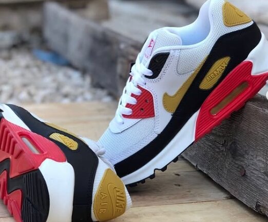 Nike sneakers red