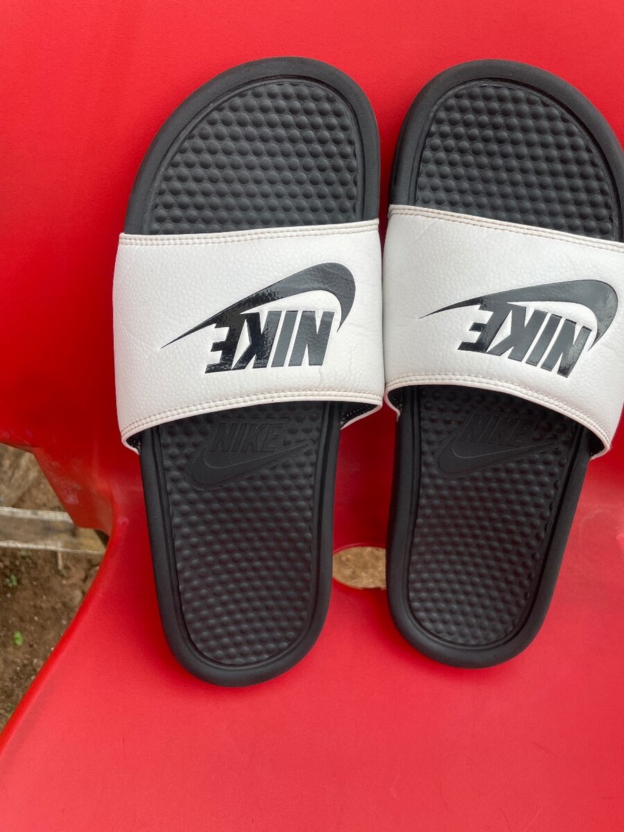 NIKE